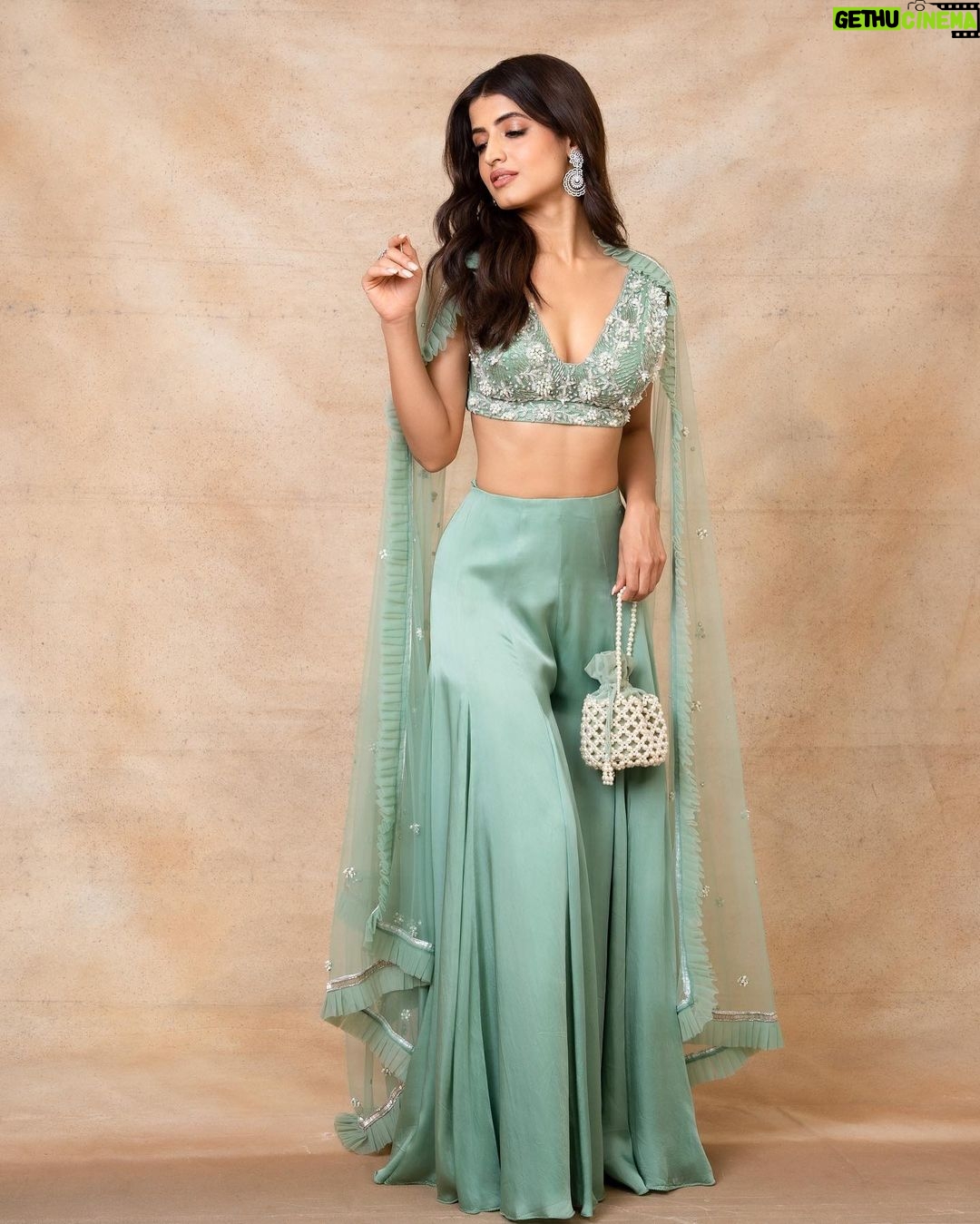 Vinali Bhatnagar Instagram - You are spring girl✨ . . . . #green #spring #lovestory #lifestyle