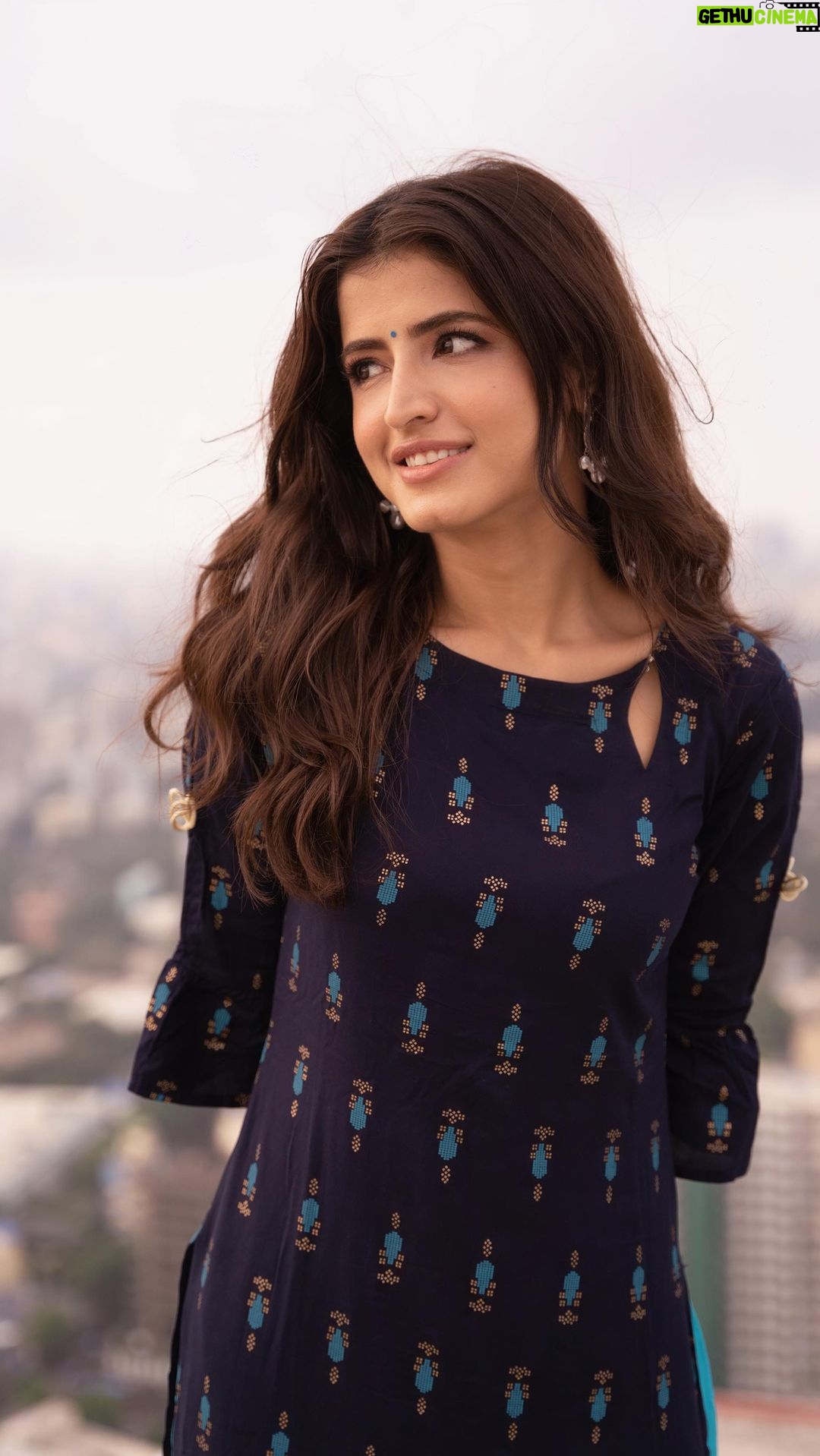 Vinali Bhatnagar Instagram - Kuch kahaaniya adhoori hi khoobsoorat hain🌸 . . 🎥: @saurabh_sonkar . . #pyaar #insta #reels #life #view #mood