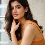 Vinali Bhatnagar Instagram - Oh! How beautiful life turned out💛 . . Captured by: @saurabh_sonkar Makeup & Hair by: @mitavaswani . . #picture #instaphoto #vibe #igers #love #instadaily #dotwork