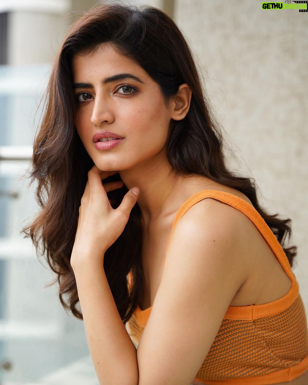 Vinali Bhatnagar Instagram - Oh! How beautiful life turned out💛 . . Captured by: @saurabh_sonkar Makeup & Hair by: @mitavaswani . . #picture #instaphoto #vibe #igers #love #instadaily #dotwork