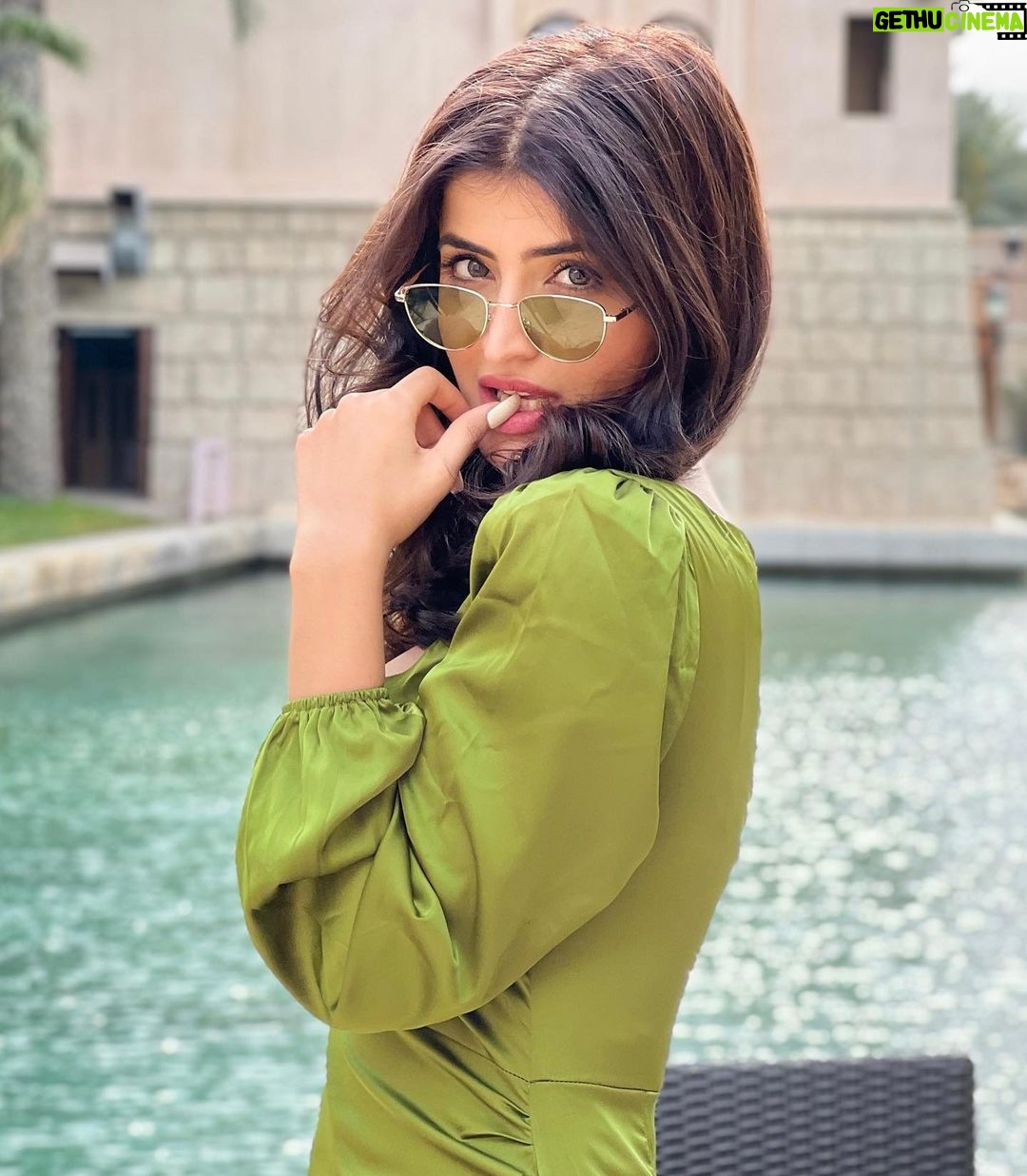 Vinali Bhatnagar Instagram - What are you looking at?💋 . . . . #throwback #podd #favorite #greenvibes #igers #createexplore #instait #dubai #tour