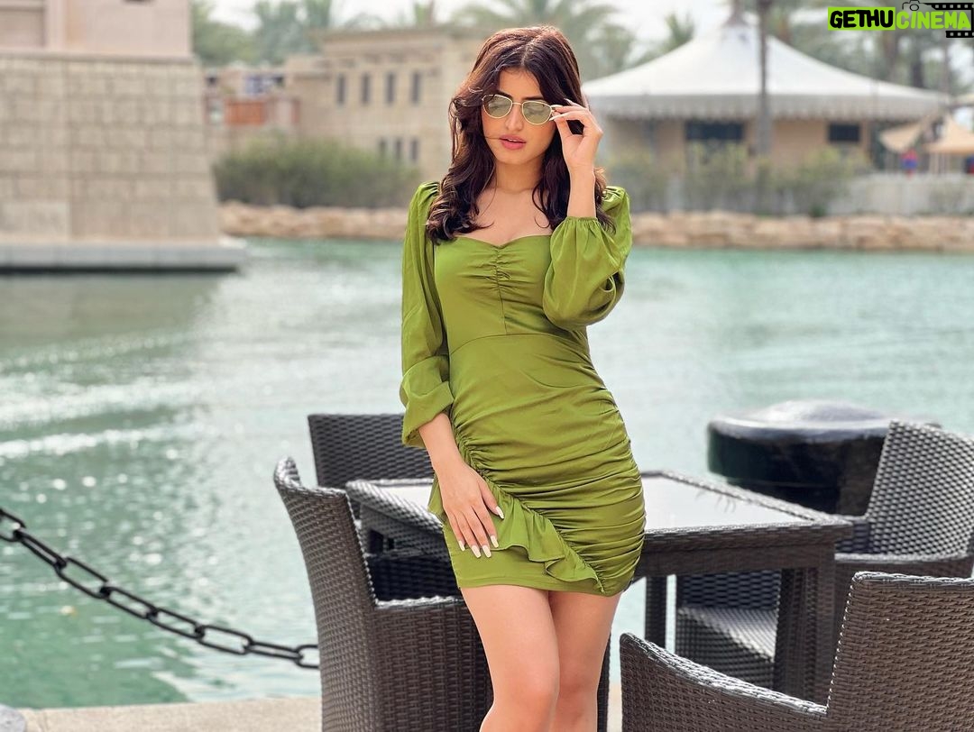 Vinali Bhatnagar Instagram - Oh, for you, I would have done whatever💋 . . #travelscenes #potrait #potd #ootd #dubai #lit Dubai, United Arab Emiratesدبي