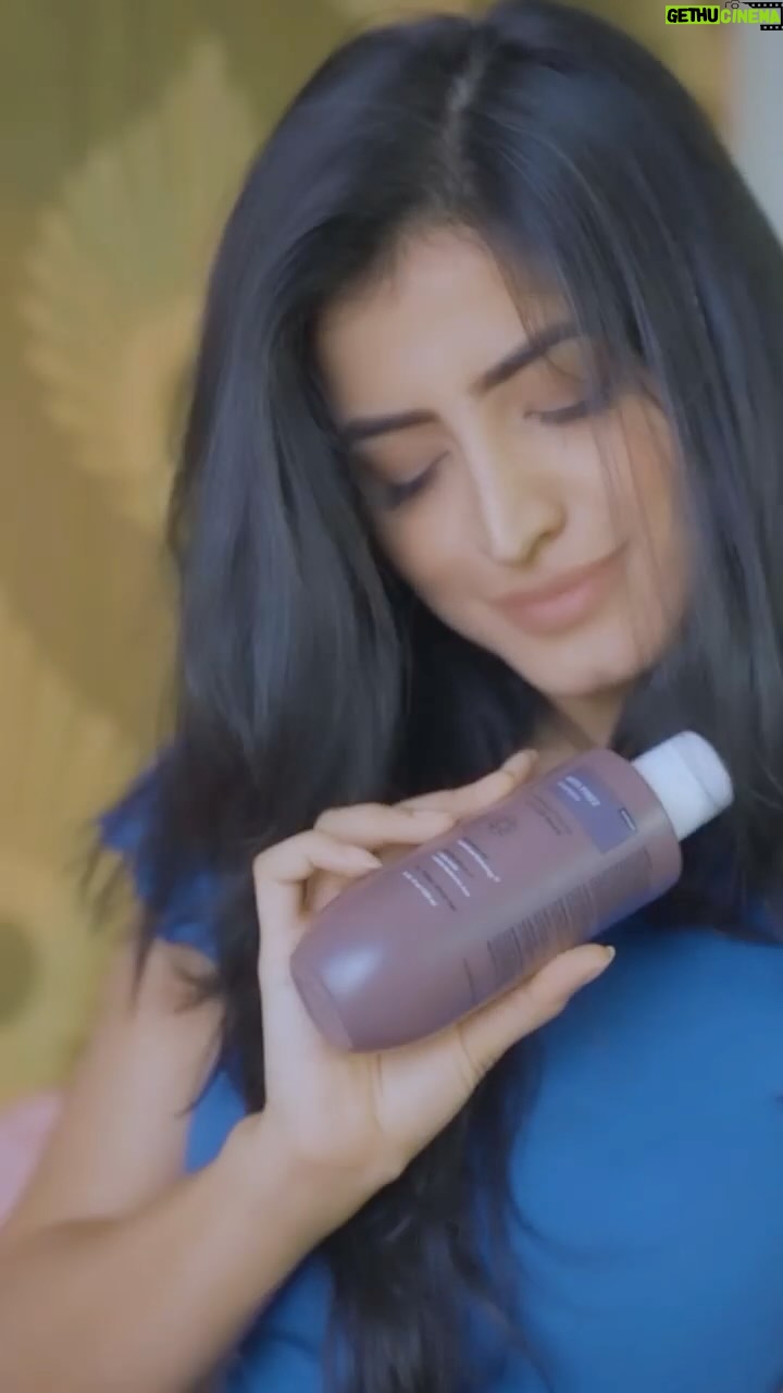 Vinali Bhatnagar Instagram - Look what I got my hands on, guys!! The Anti Frizz Range from Bare Anatomy eliminates frizz for up to 24 hours while also strengthening my hair cuticles and keeping my hair nourished! A mask, serum, and shampoo are a part of their EXPERT range. It's a one-stop shop for everything. For additional information, go to www.bareanatomy.in Use my code VINALI30 to get 30% off on the expert range #BareAnatomy #ExpertSeries #Science #HairCare #haircareroutine
