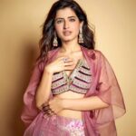 Vinali Bhatnagar Instagram – Day 2❤️
kkbkj promotions🎬
.
.
Shot by: @gohil_jeet 
Mua: @themakeupmaven__ 
Hair: @zoequiny.hair 
Styling: @lakshmilehr @gaurvivdesai 
Outfit: @rishiandvibhuti @amigos.rizwan 
.
.
#kapilsharmashow #indowestern #vibe #love #life #drama