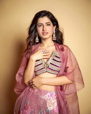 Vinali Bhatnagar Instagram - Day 2❤️
kkbkj promotions🎬
.
.
Shot by: @gohil_jeet 
Mua: @themakeupmaven__ 
Hair: @zoequiny.hair 
Styling: @lakshmilehr @gaurvivdesai 
Outfit: @rishiandvibhuti @amigos.rizwan 
.
.
#kapilsharmashow #indowestern #vibe #love #life #drama