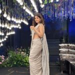 Vinali Bhatnagar Instagram - Some apple juice?🍎 SWIPE⏭️ . Styled by: @akankshakawediastyle Outfit @kalkifashion Jewellery @justjeweleryindia Bag @eena.official . . . #wedding #stealthelook #stealthelook #loveit #lifestyle #outfitgrid