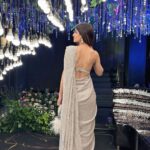 Vinali Bhatnagar Instagram - Some apple juice?🍎 SWIPE⏭️ . Styled by: @akankshakawediastyle Outfit @kalkifashion Jewellery @justjeweleryindia Bag @eena.official . . . #wedding #stealthelook #stealthelook #loveit #lifestyle #outfitgrid
