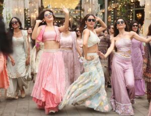 Vinali Bhatnagar Instagram - Some cute bts from kkbkkj for you guys 👾🧝‍♀️
.
.
.
.
#shoot #song #love #cute #bts #kkbkkj