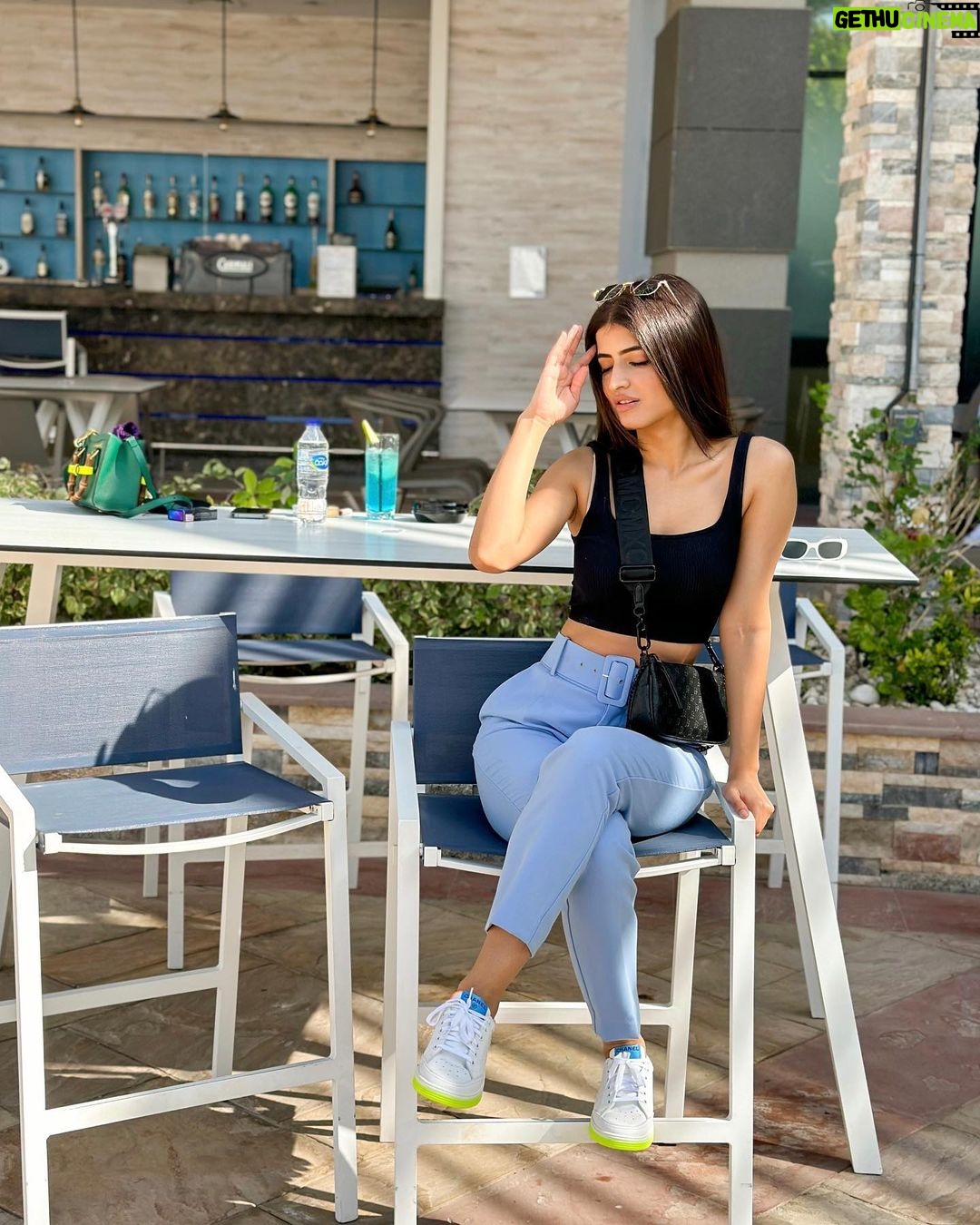 Vinali Bhatnagar - 14.2K Likes - Vacaciones👒
.
.
.
.
#fresh #vacation #potd #ootd #loveit #prettycity #lover