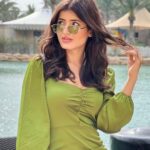 Vinali Bhatnagar Instagram - What are you looking at?💋 . . . . #throwback #podd #favorite #greenvibes #igers #createexplore #instait #dubai #tour