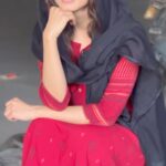 Vinali Bhatnagar Instagram - Where is my Pahadiya wala?🐒🚞 . . . . #trends #reels #punjabi #jutti #love #reelvideo #bollywood