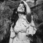 Vinali Bhatnagar Instagram - Some sunlight in black n white🌄 . . . . #picture #pictureoftheday #lover #dreaming #makeit #living