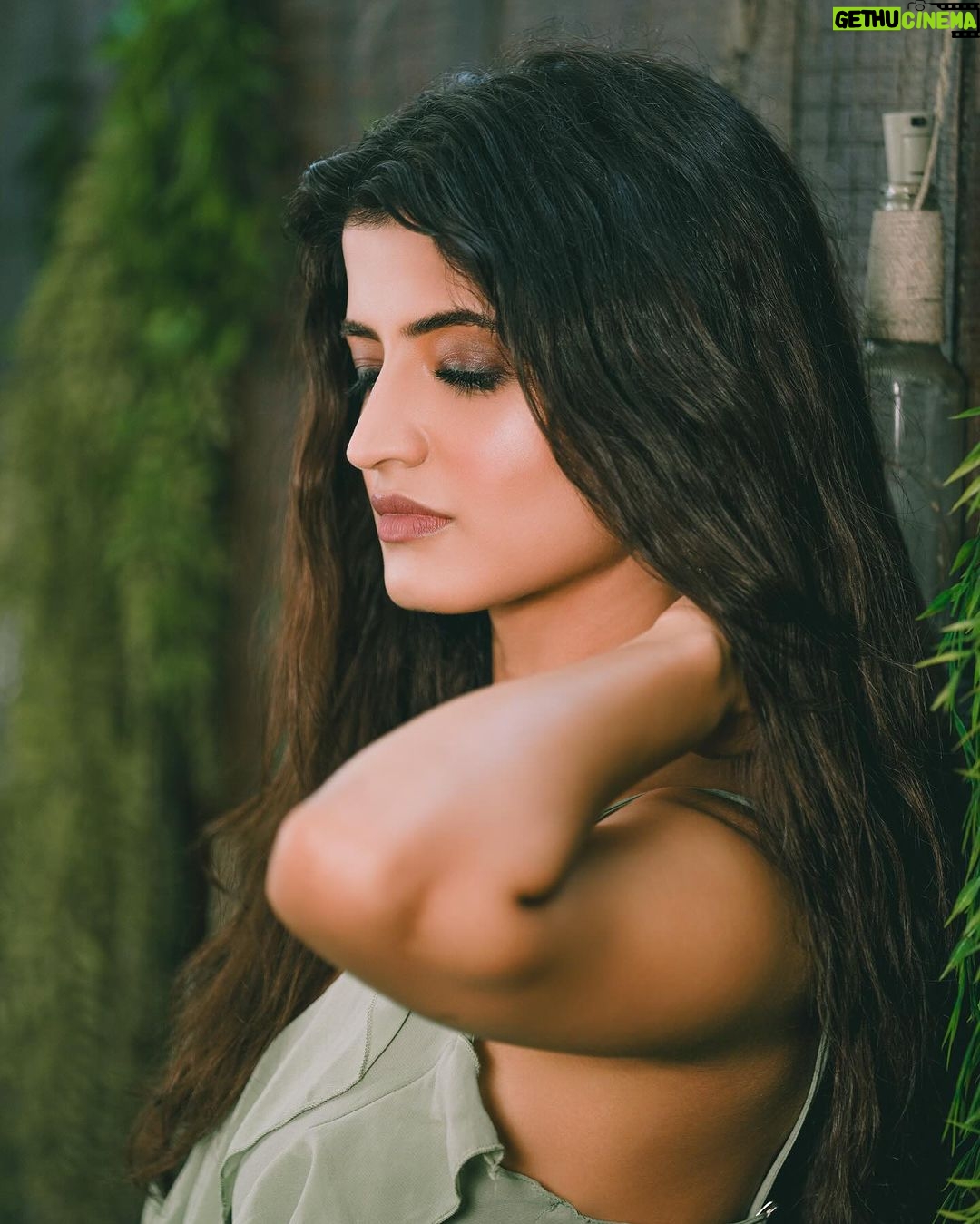 Vinali Bhatnagar - 15K Likes - Throwback🍃