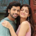 Vinali Bhatnagar Instagram - Luv aur chahat aa gayein hai aapse milne💛 . . . . #kisikabhaikisikijaan #luv #chahat #bts #theday #movies
