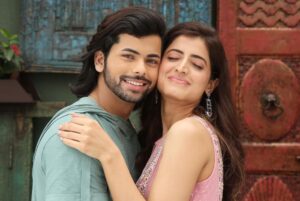 Vinali Bhatnagar Instagram - Luv aur chahat aa gayein hai aapse milne💛
.
.
.
.
#kisikabhaikisikijaan #luv #chahat #bts #theday #movies