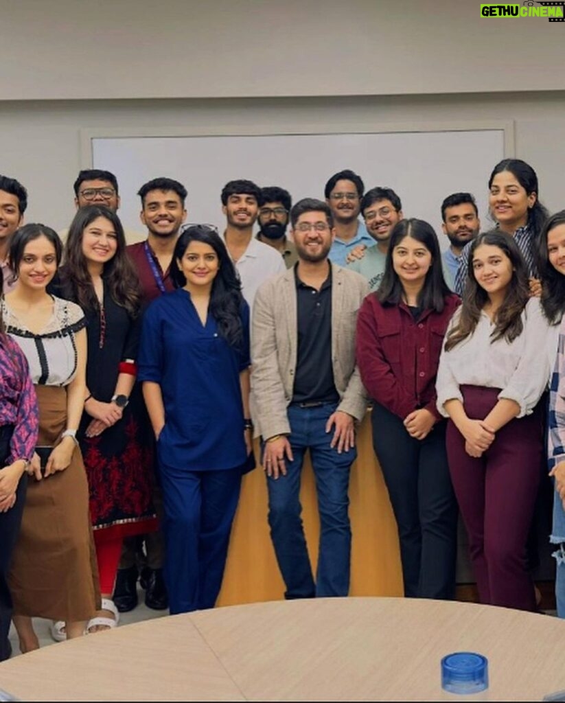 Vishakha Singh Instagram - 🎤 I recently had the pleasure of joining the SP Jain Institute of Management and Research for a fireside chat on "Multi-Dimensional Leadership" , for their GMP course. Grateful to Abhay Tandon for the invitation! 🚀 During our session, we delved into some exciting topics: 1)My Journey: Bollywood to Web3 - I shared my personal journey of transitioning from Bollywood to the world of Web3. It's been a remarkable unplanned adventure filled with challenges, opportunities, and incredible insights. 2)Founding in Web3 - I explained what drew me to become a co-founder and co-build in the emerging tech field of Web3. From chatbots, SAAS tools to NFTs and blockchain, the possibilities have been boundless. 3)Roles and Responsibilities - Discussed the differences between being an actor, producer, entrepreneur, and investor. Each role comes with its unique set of responsibilities and mindsets. 4)Attitude for Success - We explored the attitudinal skills critical for building a multi-dimensional career. Adaptability, resilience, curiosity, and a willingness to embrace change are key. 5)Emerging Tech Excitement - Shared my excitement about the fascinating realms of emerging technology within Web3. From blockchain innovations to virtual reality, there's so much to look forward to. 6)Upcoming Projects - I also gave a sneak peek into some exciting projects I'm involved in, and how they align with me. Came back feeling inspired by the energy . Big shout out to #DeepaliVasant . SPJIMR's GMP - Global Management Programme