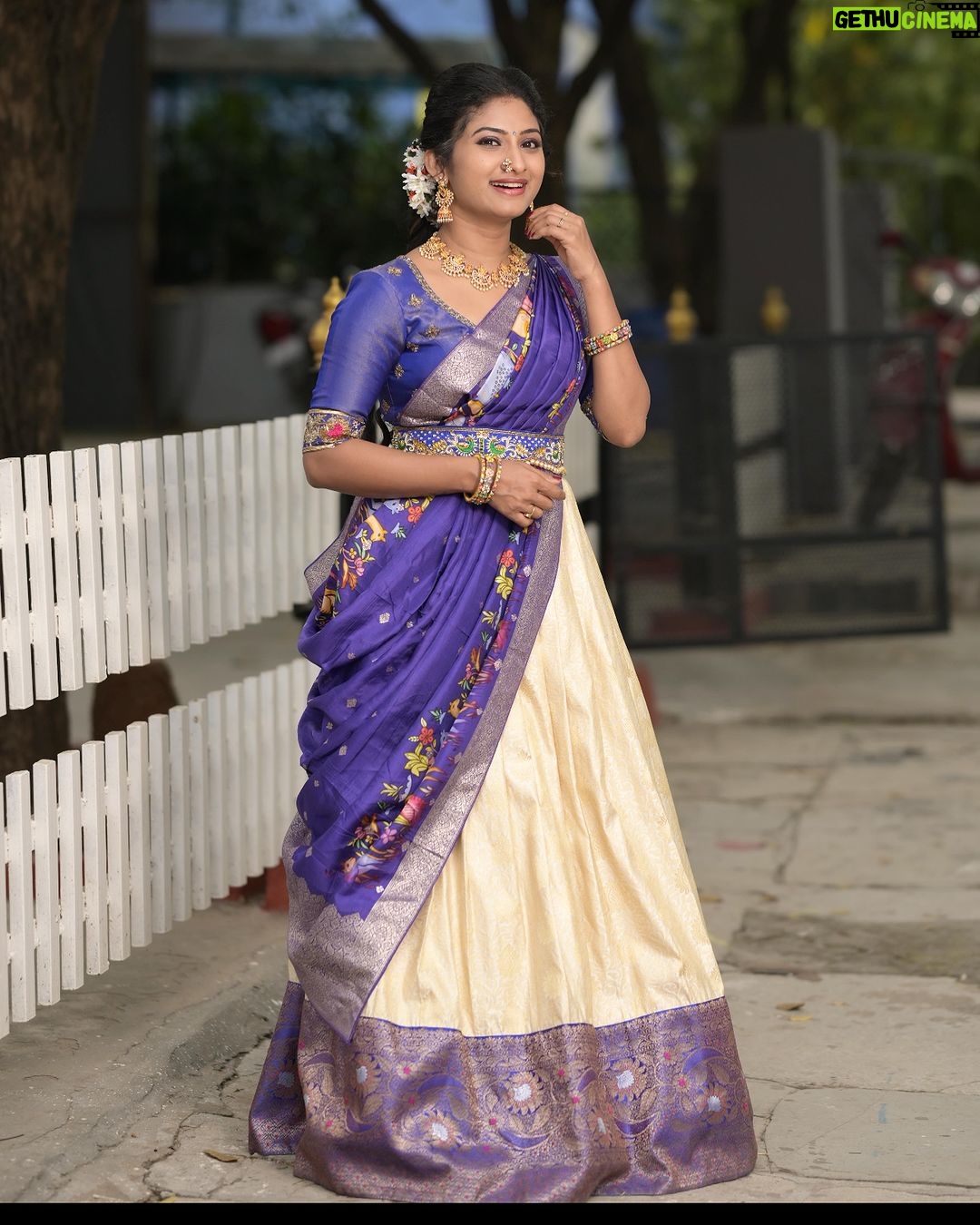 Vishnu Priya Instagram - Peace out βοΈ . Wearing: @swan_designerstudio π . π·: @wedlove_films π . Makeover by @s.bhavani_hairstyler π . . . #halfsaree #tradional #attire #outfit #photographer #photography #makeup #hairstyles #family #show #teluguactress #thankyouall #spreadpositivity #spreadlove #spreadpositivity #sidshnu #subscribe #like #share #comment