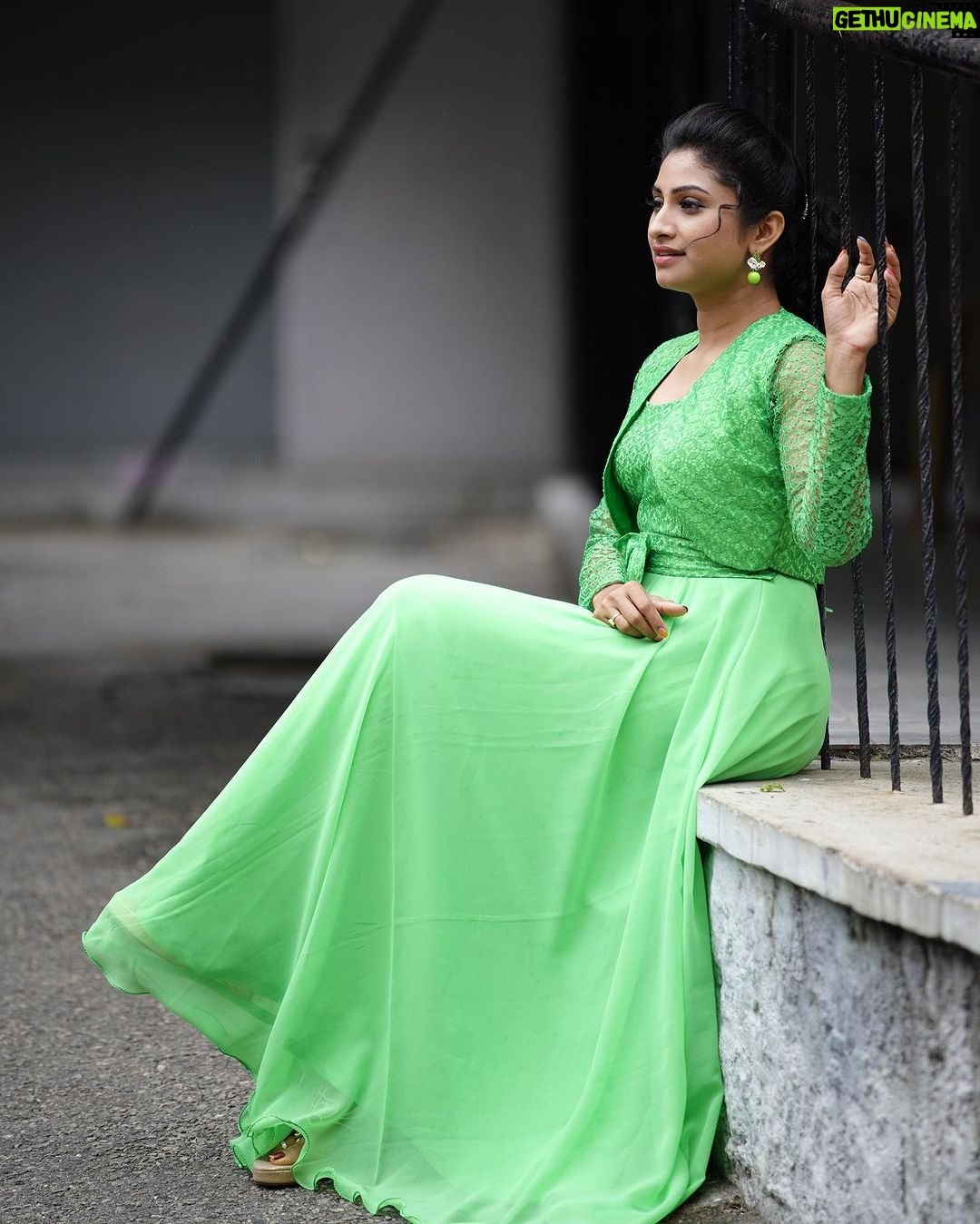 Vishnu Priya Instagram - ππππππβοΈ . This pretty green outfit from @ishu.closet5 π Guys check out their page for more beautiful outfits & order fir yourself ππ«Άπ» . π·: @paulino_pictures π . Makeover by @praneetha_beautymakeover π . . #green #outfits #fashion #blessed #instagram #nature #favourite #love #instagood #instalike #thankyou #loveyouall #familyno1 #realityshow #keepwatching #keepsupporting #zeetelugu