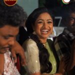 Vishnu Priya Instagram - 1000 Episodes celebrations ను గ్రాండ్‌గా చేసుకుంది త్రినయని టీమ్. డ్యాన్సులు, కేక్ కటింగులతో సందడి చేశారు. మీకోసం ఆ వీడియో.. 😍🥹 Miss అవ్వకుండా చూడండి #Trinayani #ZEE5 లో ఎప్పుడైనా, ఎక్కడైనా! @ashikapadukone_official @im_chandugowda @jayaram.pavithra @vishnupriyaaofficial @chandrakanth_artist @anilchowdary._ @vijaya_viji_official #TrinayaniOnZEE5 #zee5telugu #NayaniVishal #Nayani #Vishal #Trinayani1000Episodes #Trinayani1000 #Trinayani1K