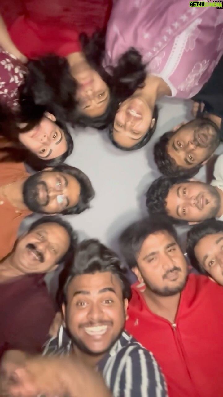 Vishnu Priya Instagram - Chusi chill avvandi ..! š . Ma universal babai birthday video will be live soon on our channel #sidshnu:) . #beatifulsouls #bestfriends #friendslikefamily #love #friendship #instagram #instalove #instadaily #indianfood #reelsinstagram #reelitfeelit #thankyou #loveyouall #spreadpositivity #spreadlove #spreadkindness #thankyouthankyouthankyou