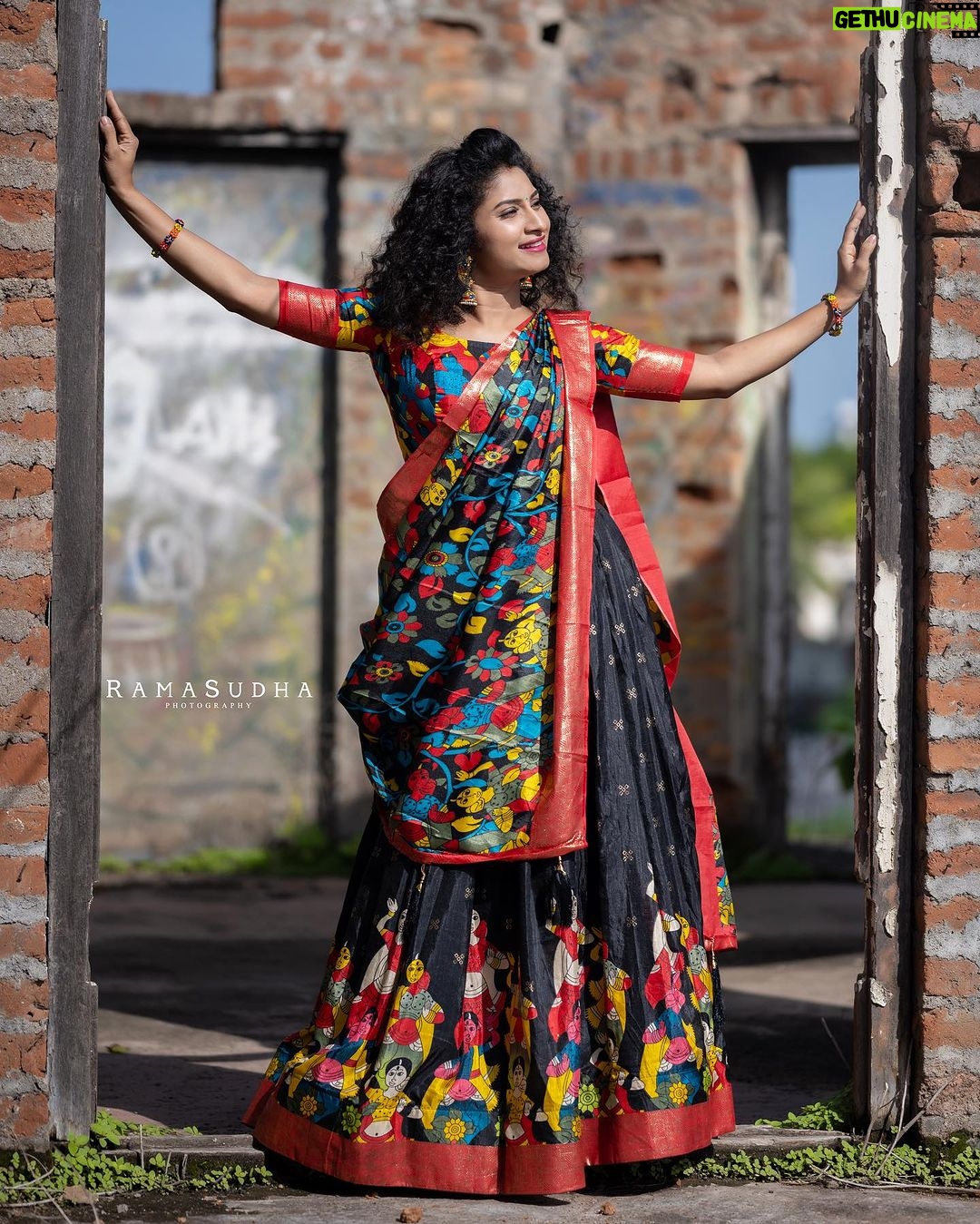 Vishnu Priya Instagram - Wear BLACK & Feel Good 🌈 . Outfit: @ms_fashion_trends . 📷: @ramasudha_photography . . . . #black #blackoutfit #blacklove #instagram #instadaily #instafashion #instalike #instapost #zeetelugu #newshow #comingsoon #staytuned #sidshnu #subscribe #like #share #spreadlove #spreadpositivity #spreadkindness #thankyougod #loveyouall❤️