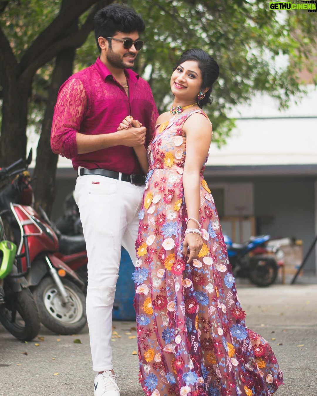 Vishnu Priya Instagram - Family no 1 ♥️ . Wearing: @wardrobe.talks ♥️ . 📷: @sk.yaseenahmad ♥️ . Makeover by @s.bhavani_hairstyler ♥️ . #photograph #photography #photo #shows #reality #telugu #smallscreen #blessed #outfits #hairstyle #instagood #instagram #instadaily #sidshnu #subscribe #like #share #comment #thankyouuniverse #loveyouall