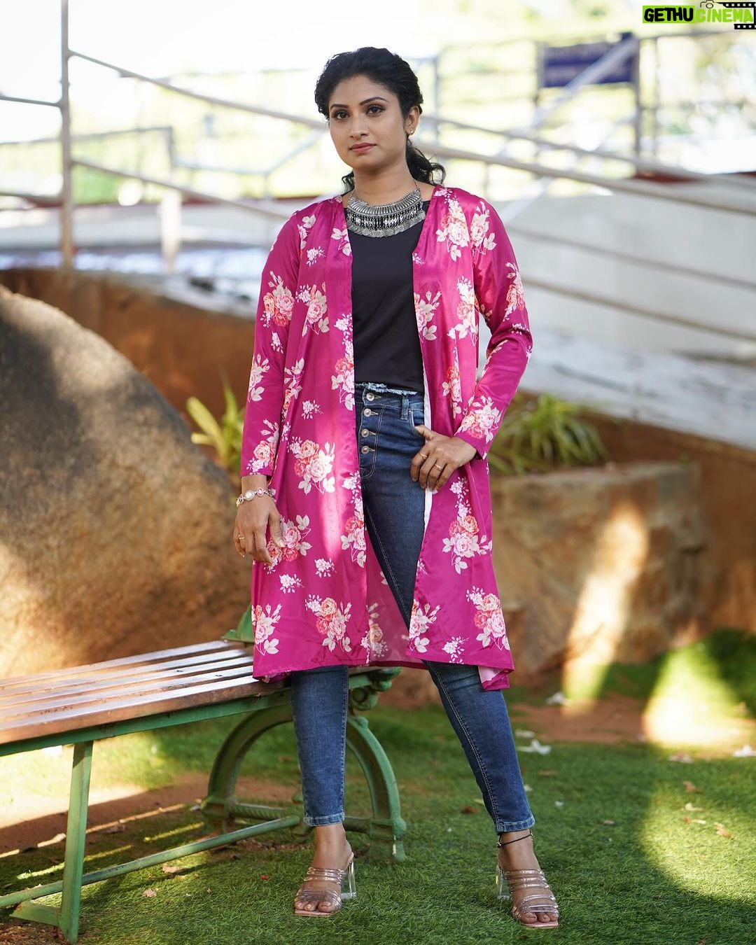 Vishnu Priya Instagram - Confidence is the best outfit; rock it and own it š©· . Styling: @harinireddym š©· . š·: @shutterbysarath š©· . Makeover by @praneetha_beautymakeover š©· . . #selflove #style #stylish #positivity #bekind #joy #photography #photogram #fashion #insta #instagram #instapost #instadaily #sidshnu #subscribe #like #share #comment #thankyou #spreadlove #spreadpositivity