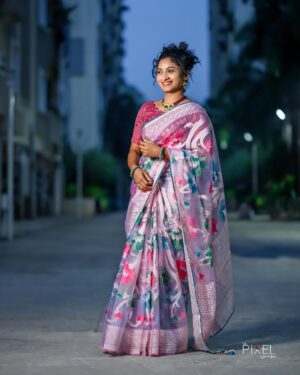 Vishnu Priya Instagram - Saree wali girl the desi girl 🤗 
. 
Beautiful saree from @lokaafashions 💜
Follow their page for such pretty collections..! 
.
& also you can follow their website www.lokaafashions.com 
.
📷: @the_pixel__photography 
.
#saree #sareelove #pink #desi #fashion #photography #photo #photooftheday #instagram #instagood #insatlike #instalove #sidshnu #subscribe #like #share #comment #spreadjoy #spreadlove #spreadpositivity