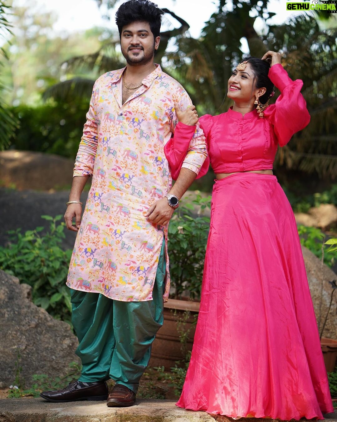Vishnu Priya Instagram - Diwali 🪔 special on #familyno1 show..🩷 . Don’t miss to watch on every Sunday at 11am only on @zeetelugu 🩷 . Outfits: @swan_designerstudio 🩷 . 📷: @shutterbysarath 🩷 . Hairstylist: @praneetha_beautymakeover 🩷 . . #show #reality #telugu #program #teluguactress #outfits #camera #photography #instagram #instagood #instalove #instadaily #spreadlove #spreadpositivity #spreadkindness #thankyouthankyouthankyou 🩷