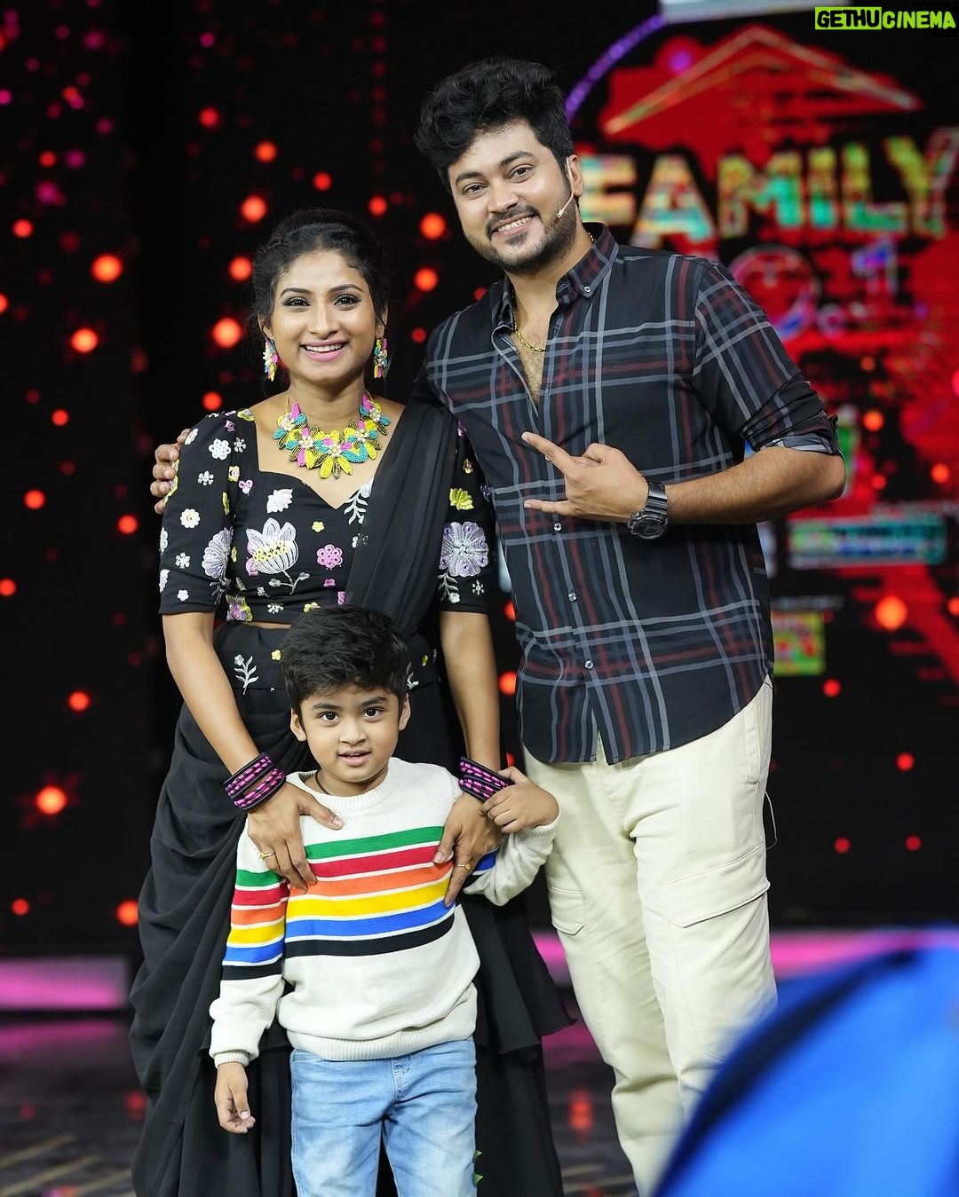Vishnu Priya Instagram - Family no 1 ♥️🤗 . Don’t miss to watch this entertaining episode every sunday on @zeetelugu 🫶🏻 . Outfits: @slokacollections ♥️🤩 . 📷: @paulino_pictures ♥️ . Hairstylist: @s.bhavani_hairstyler ♥️🌟 . . . #family #reality #show #fun #love #care #blessed #couplegoals #couple #sidshnu #subscribe #like #share #comment #instagram #instalove #instagood #instadaily #outfit #photography #spreadpositivity #spreadjoy #thankyou #keepsupporting