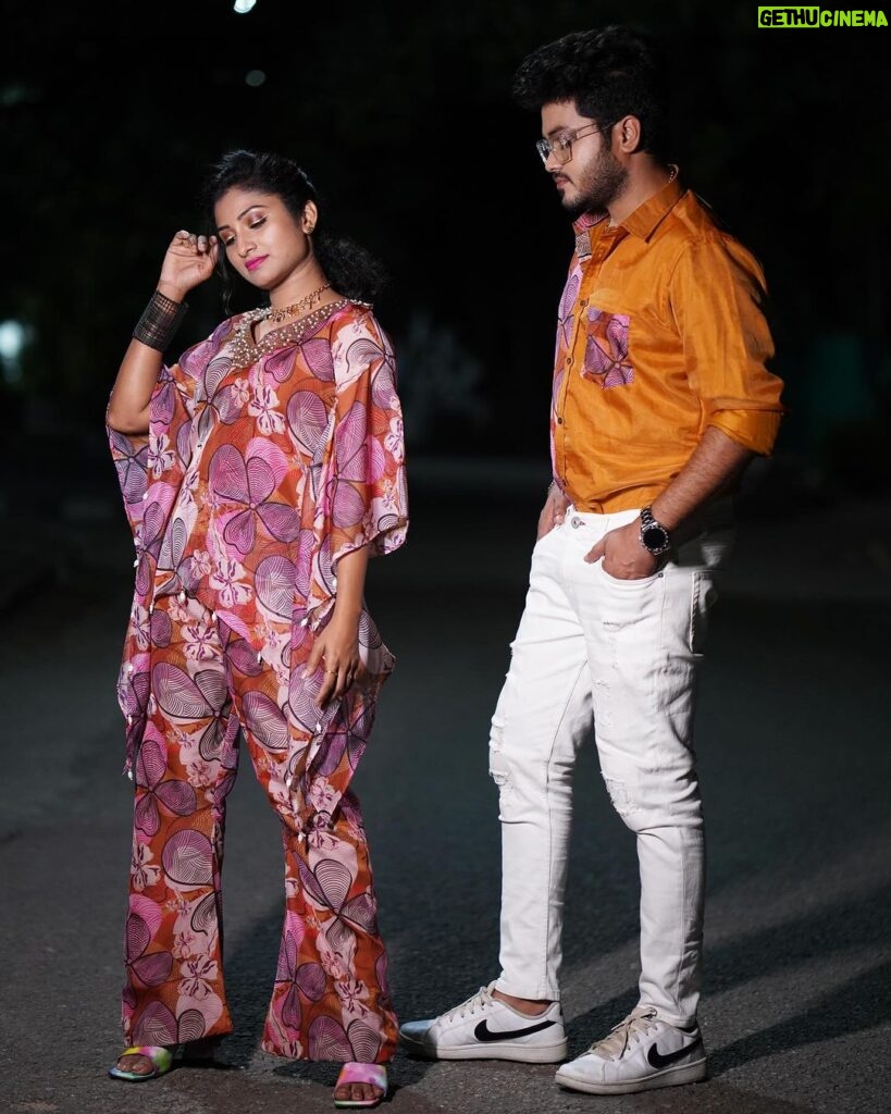 Vishnu Priya Instagram - 🩷🧡💜💙💚♥️ . Outfits : @nsdesignerstudios Styling : @harinireddym Makeover : @praneetha_beautymakeover Captured : @shutterbysarath . . . #photograph #photo #photoshoot #couple #outfit #outfits #reality #show #telugu #actors #instagram #insta #instadaily #instapic #sidshnu #subscribe #like #share #comment #thankyou