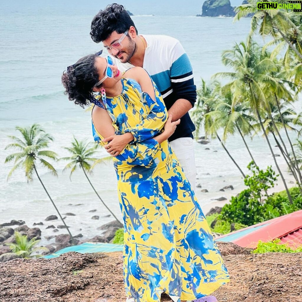 Vishnu Priya Instagram - Felt cute 🥰 won’t delete later 😂🤪 . . 📷: @actor_nareshlolla 🤗 . . #beach #beachlife #goa #trip #joy #enjoy #happyus #forever #couplegoals #couples #love #sidshnu #subscribe #like #share #thankyouthankyouthankyou #loveyouall Cabo De Rama Beach