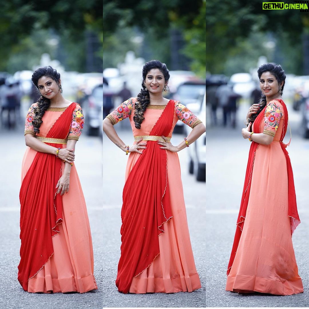 Vishnu Priya Instagram - Outfit says Hi π π€β₯οΈ . Pretty outfit by @wardrobe.talks π§‘ . Hairstylist: @s.bhavani_hairstyler π§‘ . π·: @paulino_pictures π€ . #outfit #photography #photoshoot #family #love #blessed #sidshnu #instagood #instadaily #instalike #instafashion #insta #spreadlove #spreadpositivity #thankyou #loveyouall