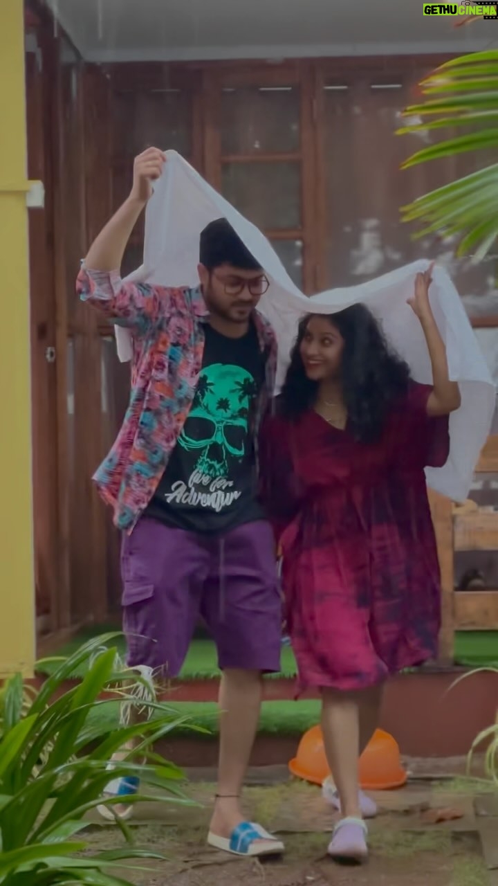 Vishnu Priya Instagram - Sea you soon 🌊🏖️🏝️ . 📷: @nikhilvsns 🤗 . Most funny videos are coming soon on our YouTube channel #sidshnu ♥️ stay tuned guys ♥️♥️♥️♥️♥️ . #vacation #trip #surprises #sunset #beach #couple #couplegoals #naturephotography #dayslikethese #daystoremember #sidshnu #subscribe #like #share #thankyouthankyouthankyou #loveyouall Goa