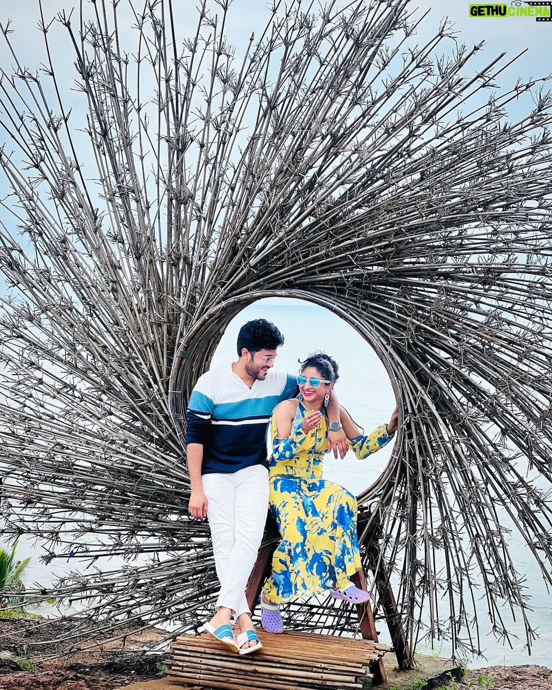 Vishnu Priya Instagram - Times like this ๐๐งฟ . . . #beach #vacation #couple #couplegoals #purebliss #blessed #goa #instagram #instagood #instalike #instapic #travelgram #sidshnu #subscribe #like #share #comment #thankyouall #spreadpositivity #spreadthelove #thankyouthankyouthankyou Fort Cabo De Rama
