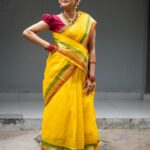 Vishnu Priya Instagram – village vibes 🌾🌴🌻
#familyno1 🧡 
.
Attire: @sloka_collections 🧡 
.
📷: @shutterbysarath 🧡 
.
Makeover by @praneetha_beautymakeover 🧡
.
.
#family #traditional #attire #fashion #teluguammayi #teluguactress #inatagram #instadaily #instalove #blessed #yellow #grateful #loveyouall #spredlove #thankyouthankyouthankyou
