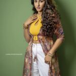 Vishnupriyaa bhimeneni Instagram - 💛💛💛💛❣️ #DayaaOnHotstar 2 more days to go ..... so far thaankyou for ur love n blessings... hope I give it back in blockbusterous ways to entertain you my loves 💛🧡 👗 :@maramsclothing_official Styled by :@greeshma_krishna.k Jwellery:@pra_jewels 📷:@landscapephotography19 #DayaaOnHotstar #Dayaa #vishnupriyabhimeneni #Thrillerseries #2moredays #promotions #grateful