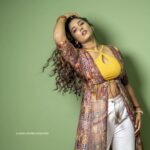 Vishnupriyaa bhimeneni Instagram - 💛💛💛💛❣️ #DayaaOnHotstar 2 more days to go ..... so far thaankyou for ur love n blessings... hope I give it back in blockbusterous ways to entertain you my loves 💛🧡 👗 :@maramsclothing_official Styled by :@greeshma_krishna.k Jwellery:@pra_jewels 📷:@landscapephotography19 #DayaaOnHotstar #Dayaa #vishnupriyabhimeneni #Thrillerseries #2moredays #promotions #grateful