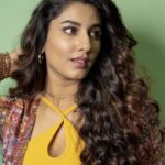 Vishnupriyaa bhimeneni Instagram - 💛💛💛💛❣️ #DayaaOnHotstar 2 more days to go ..... so far thaankyou for ur love n blessings... hope I give it back in blockbusterous ways to entertain you my loves 💛🧡 👗 :@maramsclothing_official Styled by :@greeshma_krishna.k Jwellery:@pra_jewels 📷:@landscapephotography19 #DayaaOnHotstar #Dayaa #vishnupriyabhimeneni #Thrillerseries #2moredays #promotions #grateful