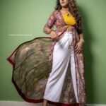 Vishnupriyaa bhimeneni Instagram - 💛💛💛💛❣️ #DayaaOnHotstar 2 more days to go ..... so far thaankyou for ur love n blessings... hope I give it back in blockbusterous ways to entertain you my loves 💛🧡 👗 :@maramsclothing_official Styled by :@greeshma_krishna.k Jwellery:@pra_jewels 📷:@landscapephotography19 #DayaaOnHotstar #Dayaa #vishnupriyabhimeneni #Thrillerseries #2moredays #promotions #grateful