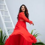 Vishnupriyaa bhimeneni Instagram - ❤️❤️❤️❤️❤️❤️❤️ Tonight for suma Adda ... 👗 @thefrillsandbows 📷 @joy.photographyy #vishnupriyabhimeneni #etvtelugu #sumaadda #instagood #love #joy #greatlaughs