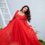 Vishnupriyaa bhimeneni Instagram - ❤️❤️❤️❤️❤️❤️❤️ Tonight for suma Adda ... 👗 @thefrillsandbows 📷 @joy.photographyy #vishnupriyabhimeneni #etvtelugu #sumaadda #instagood #love #joy #greatlaughs