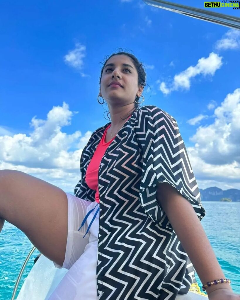 Vishnupriyaa bhimeneni Instagram - Major major missing 💙💙💙🌴🏝🏝🏜🏖🌈⛱️🌤🌤🌤🌞🌞🌞🌠🌊🌊 #VISHNUPRIYABHIMENENI #Takemeback #vacation #Ocean #swim #outdoors #rejuvenation #inthenature #withthenature #Motherearth #Islanddiaries Krabi, Thailand