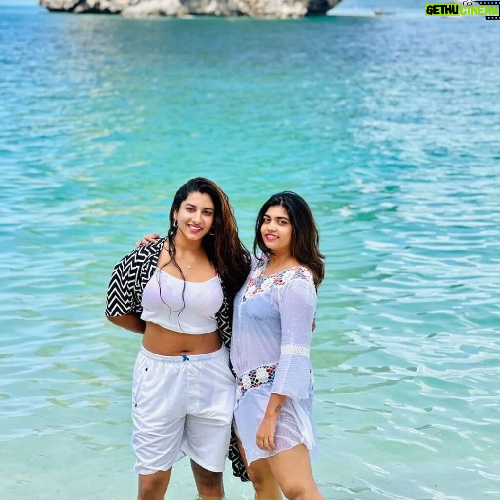 Vishnupriyaa bhimeneni Instagram - HOLIDAY 📸 Dump 💙💙💙💙🎆🎆🎆🧿🧿🥰🥰🙏🦋🦋🦋 #VISHNUPRIYABHIMENENI #rithuchowdary #girlsonavacation #oceanlove #island #krabi #Thailand #bestholiday #grateful #Energised Krabi, Thailand