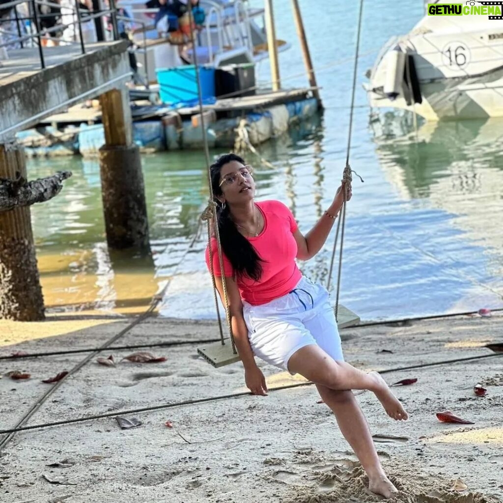 Vishnupriyaa bhimeneni Instagram - HOLIDAY 📸 Dump 💙💙💙💙🎆🎆🎆🧿🧿🥰🥰🙏🦋🦋🦋 #VISHNUPRIYABHIMENENI #rithuchowdary #girlsonavacation #oceanlove #island #krabi #Thailand #bestholiday #grateful #Energised Krabi, Thailand