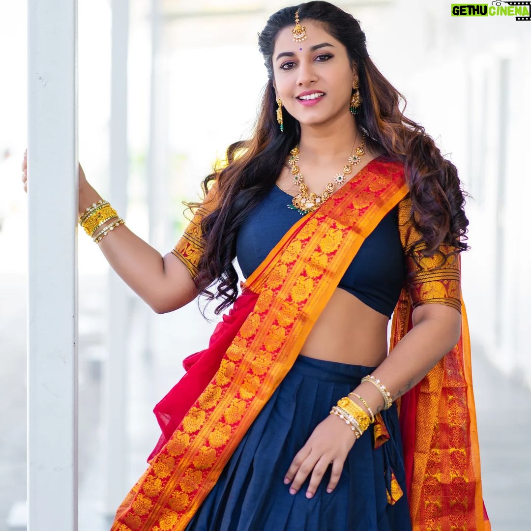 Vishnupriyaa bhimeneni Instagram - SARVEJANA SUKHINOBHAVANTHUU.. 🦋💙🎆💥🥰🧡🙏🙏 Styled by - @greeshma_krishna.k Outfit by - @mangai_collections Jwellery- @yuvi_collections 📸 @joy.photographyy #VISHNUPRIYABHIMENENI #festivalseason #pandagoenjaayii #blessings #lovetoall #Sankranthipandaga #coloursandlove❤