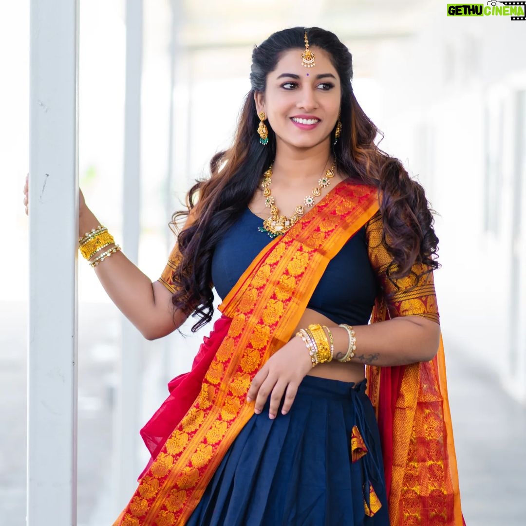 Vishnupriyaa bhimeneni Instagram - SARVEJANA SUKHINOBHAVANTHUU.. 🦋💙🎆💥🥰🧡🙏🙏 Styled by - @greeshma_krishna.k Outfit by - @mangai_collections Jwellery- @yuvi_collections 📸 @joy.photographyy #VISHNUPRIYABHIMENENI #festivalseason #pandagoenjaayii #blessings #lovetoall #Sankranthipandaga #coloursandlove❤