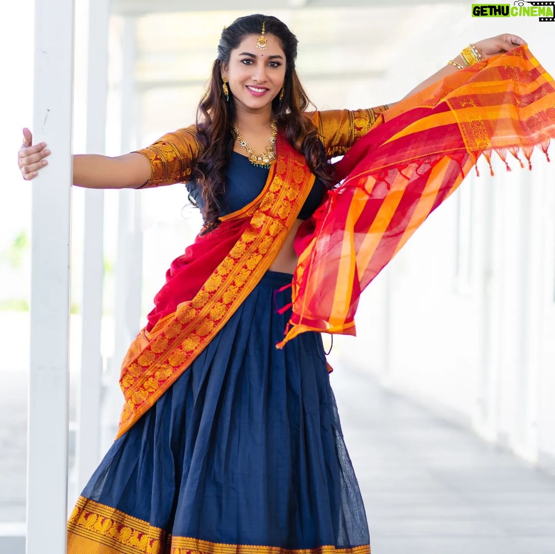 Vishnupriyaa bhimeneni Instagram - SARVEJANA SUKHINOBHAVANTHUU.. 🦋💙🎆💥🥰🧡🙏🙏 Styled by - @greeshma_krishna.k Outfit by - @mangai_collections Jwellery- @yuvi_collections 📸 @joy.photographyy #VISHNUPRIYABHIMENENI #festivalseason #pandagoenjaayii #blessings #lovetoall #Sankranthipandaga #coloursandlove❤