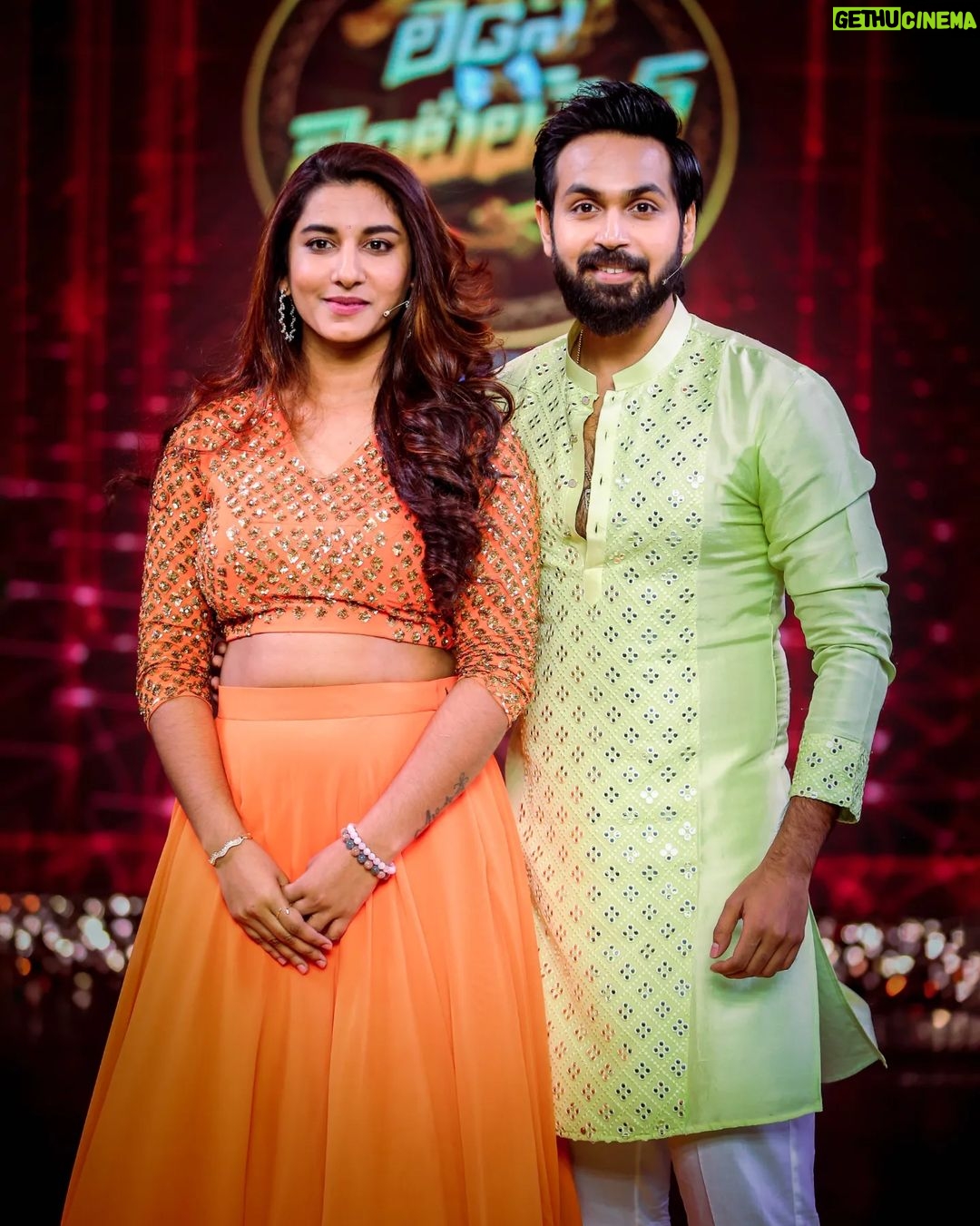 Vishnupriyaa bhimeneni Instagram - I was elated to attend the “Ladies and Gentlemen” show on @zeetelugu along with @vishnupriyabhimeneni , It was an amazing experience to meet numerous warm people who made me feel at home. @pradeep_machiraju @anchorravi_offl @i.ali.reza PC @paulino_pictures Outfit @myperfectfitformen #ladiesandgentlemen #zeetelugu #MaanasNagulapalli #ActorMaanas #maanas #TV show #tollywood #TeluguActor #style #acting #funshow #zarizaripanchekatti #vishnupriya #vishnupriyabhimeneni #BiggBossTelugu5 #BiggBossTelugu #zeetelugupromo #song Padmalaya Studio
