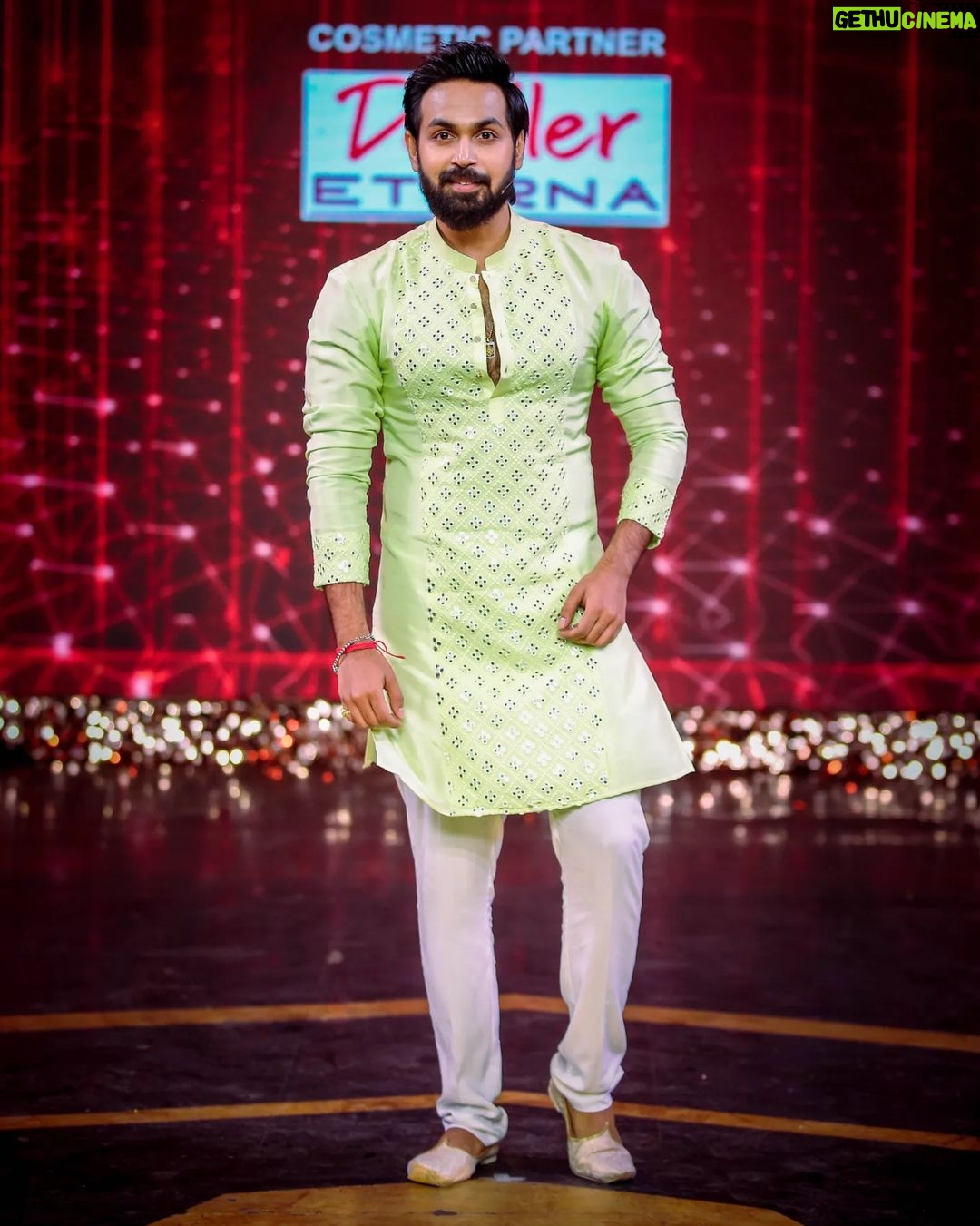 Vishnupriyaa bhimeneni Instagram - I was elated to attend the “Ladies and Gentlemen” show on @zeetelugu along with @vishnupriyabhimeneni , It was an amazing experience to meet numerous warm people who made me feel at home. @pradeep_machiraju @anchorravi_offl @i.ali.reza PC @paulino_pictures Outfit @myperfectfitformen #ladiesandgentlemen #zeetelugu #MaanasNagulapalli #ActorMaanas #maanas #TV show #tollywood #TeluguActor #style #acting #funshow #zarizaripanchekatti #vishnupriya #vishnupriyabhimeneni #BiggBossTelugu5 #BiggBossTelugu #zeetelugupromo #song Padmalaya Studio